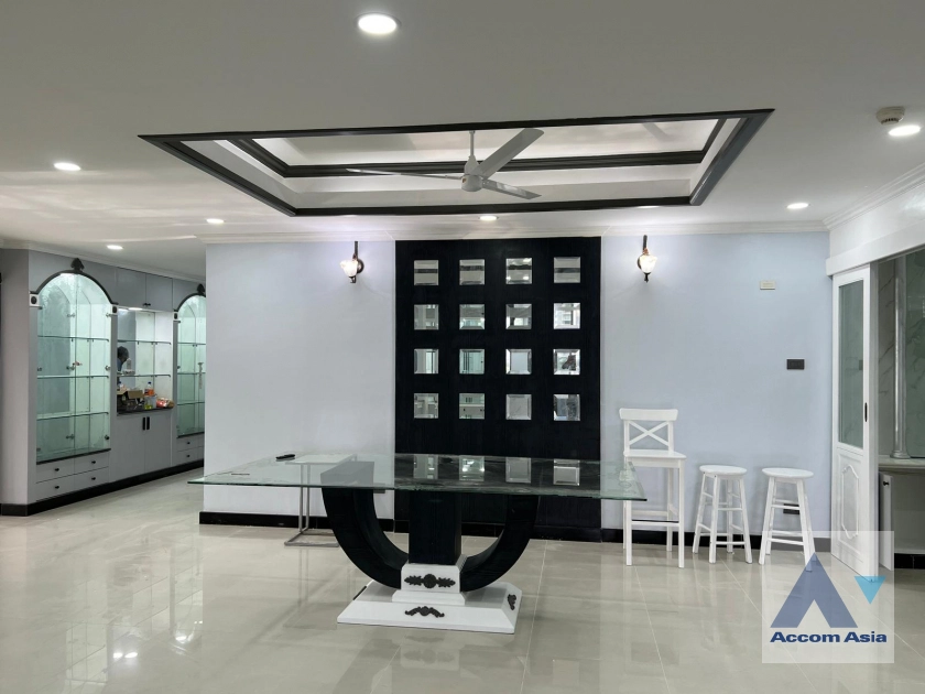 5  4 br Condominium for rent and sale in Sukhumvit ,Bangkok BTS Ekkamai at Oriental Tower AA17280