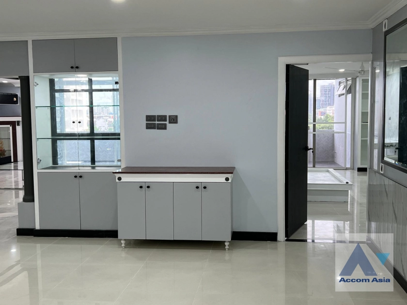 21  4 br Condominium for rent and sale in Sukhumvit ,Bangkok BTS Ekkamai at Oriental Tower AA17280