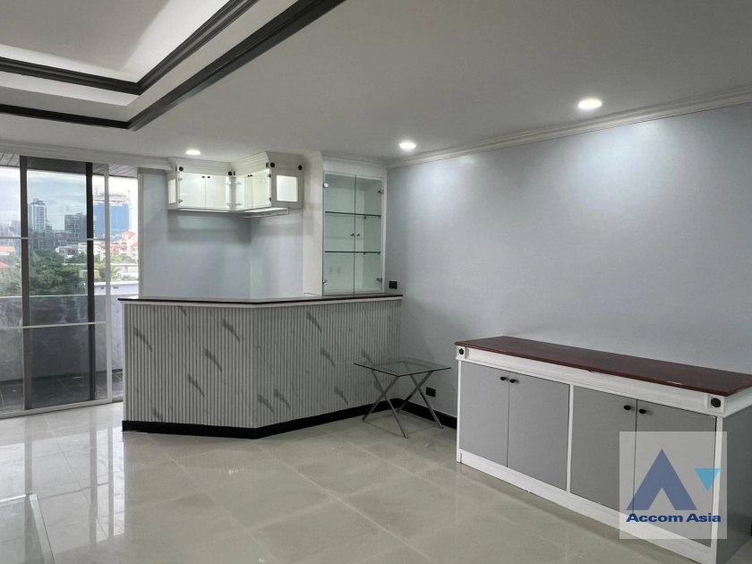 20  4 br Condominium for rent and sale in Sukhumvit ,Bangkok BTS Ekkamai at Oriental Tower AA17280