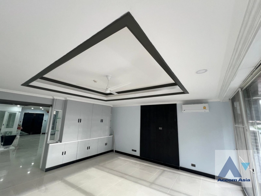 14  4 br Condominium for rent and sale in Sukhumvit ,Bangkok BTS Ekkamai at Oriental Tower AA17280