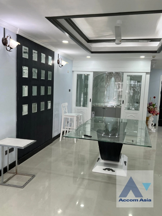 7  4 br Condominium for rent and sale in Sukhumvit ,Bangkok BTS Ekkamai at Oriental Tower AA17280