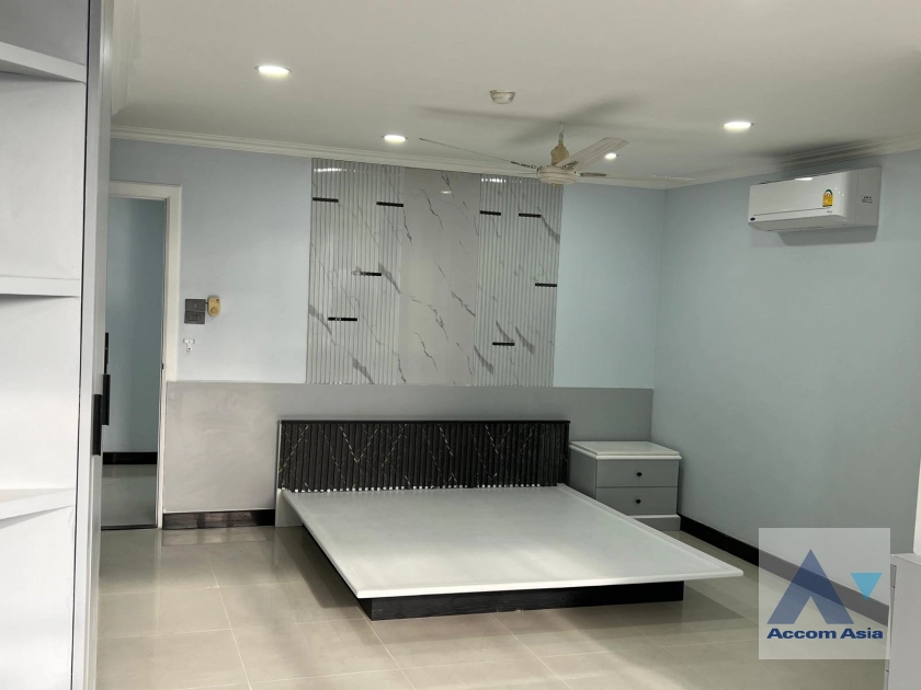 25  4 br Condominium for rent and sale in Sukhumvit ,Bangkok BTS Ekkamai at Oriental Tower AA17280
