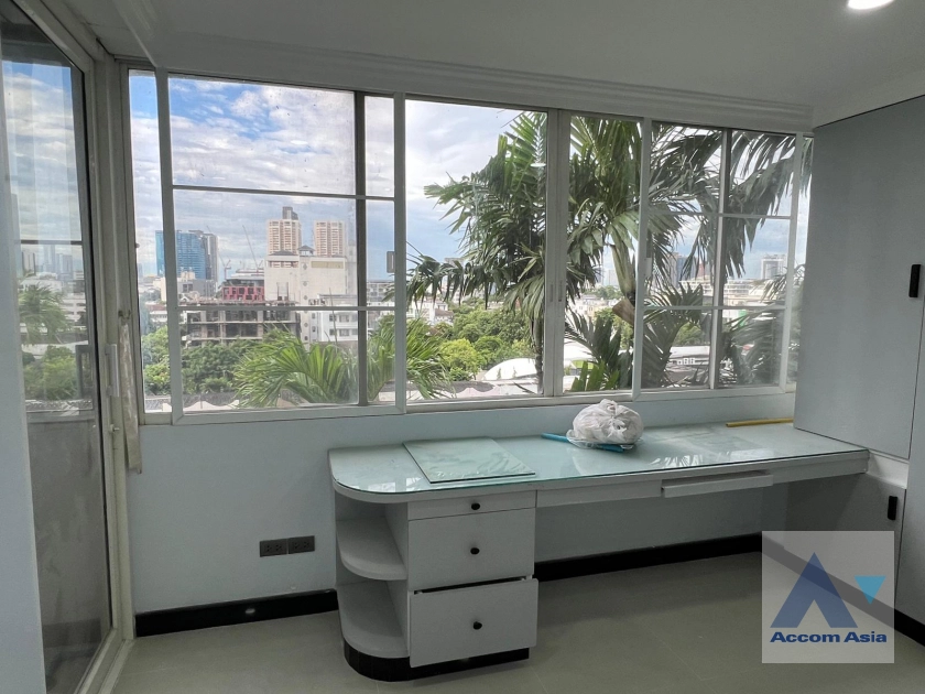 28  4 br Condominium for rent and sale in Sukhumvit ,Bangkok BTS Ekkamai at Oriental Tower AA17280