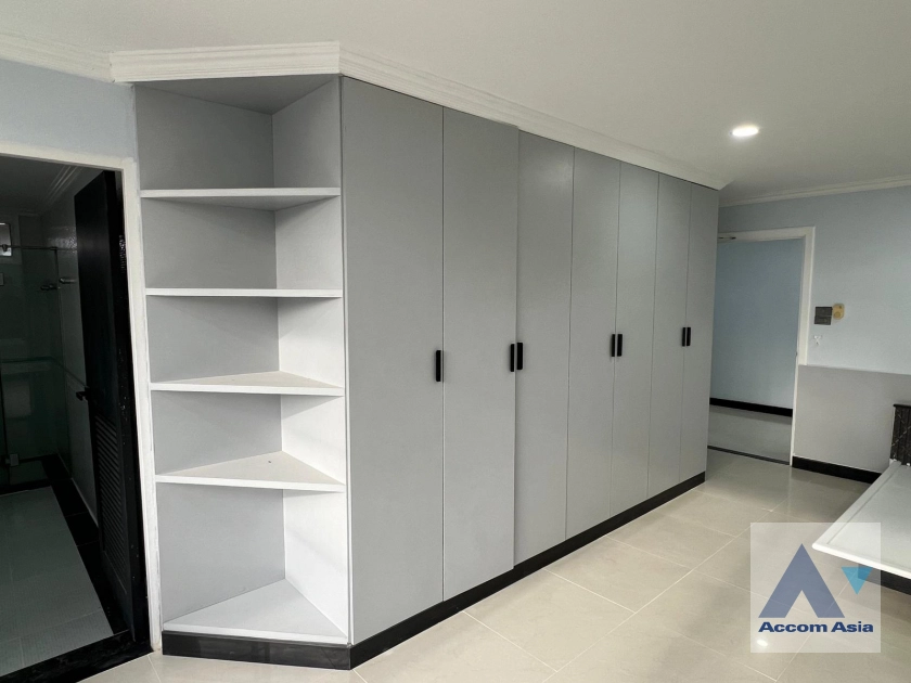 24  4 br Condominium for rent and sale in Sukhumvit ,Bangkok BTS Ekkamai at Oriental Tower AA17280