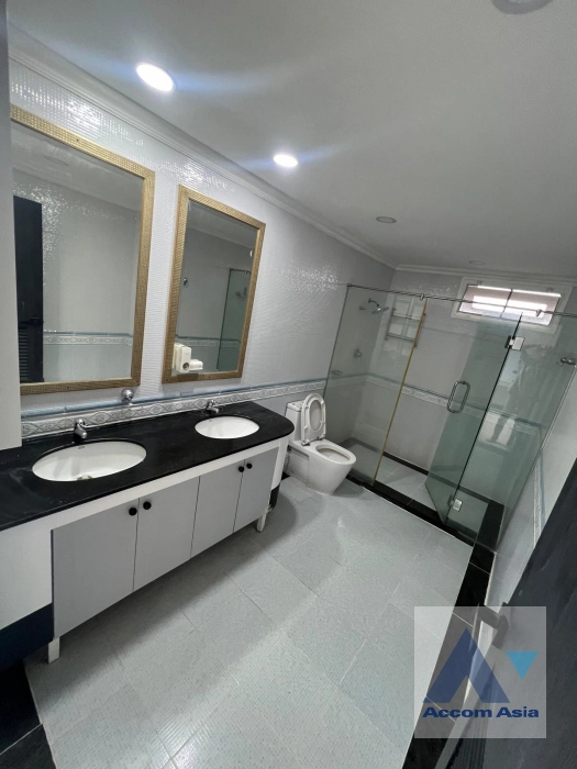 26  4 br Condominium for rent and sale in Sukhumvit ,Bangkok BTS Ekkamai at Oriental Tower AA17280