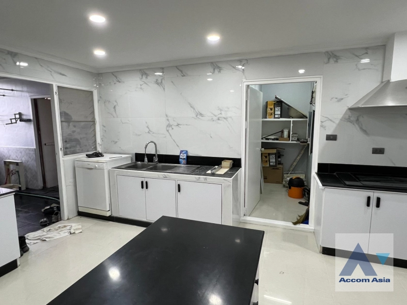 10  4 br Condominium for rent and sale in Sukhumvit ,Bangkok BTS Ekkamai at Oriental Tower AA17280