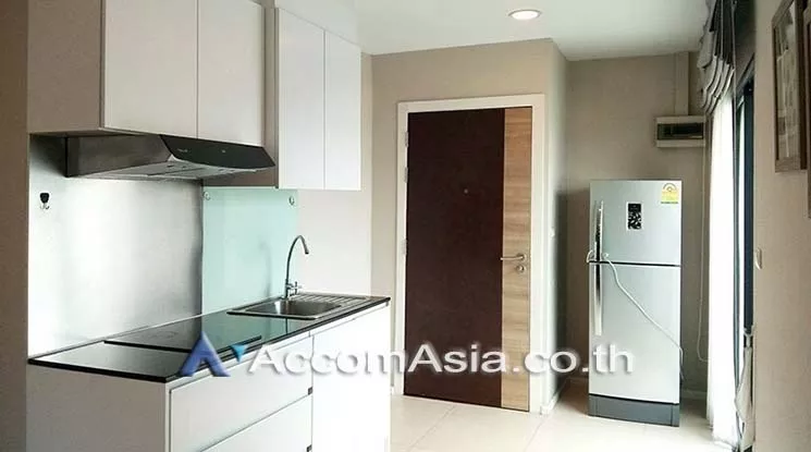  1 Bedroom  Condominium For Sale in Ploenchit, Bangkok  near BTS Ploenchit (AA17315)