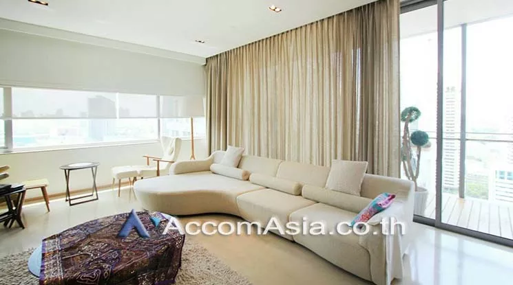  3 Bedrooms  Condominium For Rent in Silom, Bangkok  near BTS Sala Daeng - MRT Silom (AA17335)