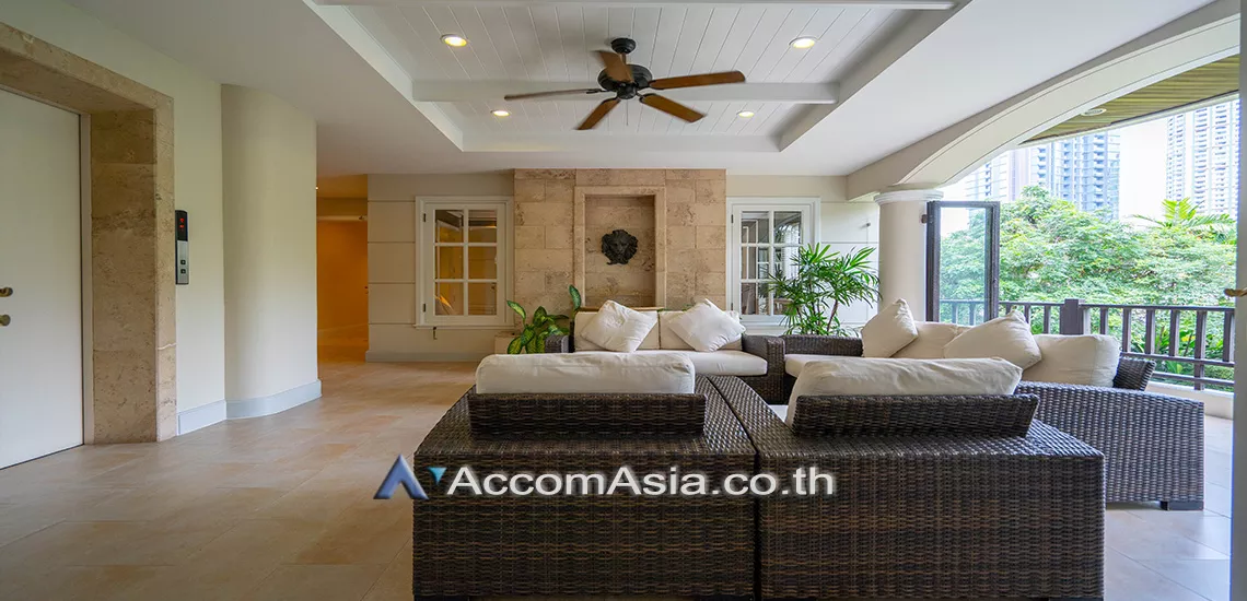 Pet friendly |  3 Bedrooms  Apartment For Rent in Sukhumvit, Bangkok  near BTS Ekkamai (AA17343)