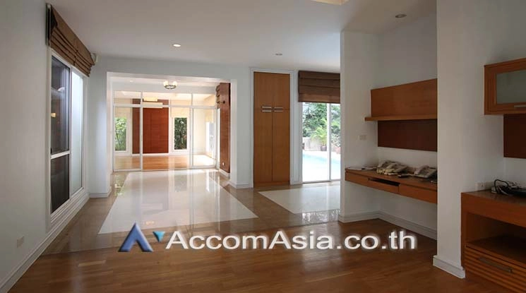 unitPet friendly |  4 Bedrooms  House For Rent in Sukhumvit, Bangkok  near BTS Thong Lo (AA17366)