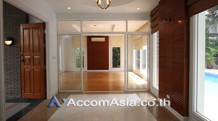 Pet friendly |  4 Bedrooms  House For Rent in Sukhumvit, Bangkok  near BTS Thong Lo (AA17366)