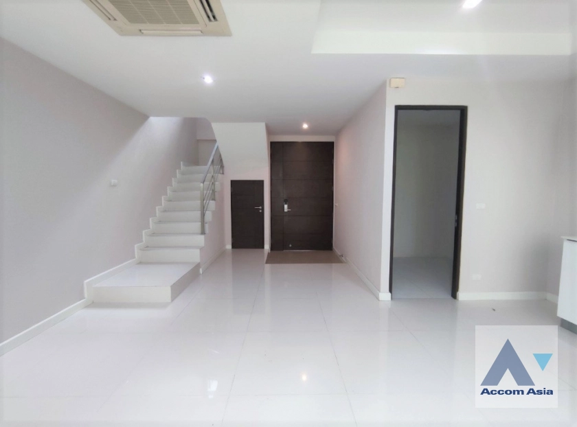 6  3 br Townhouse for rent and sale in Sukhumvit ,Bangkok BTS Ekkamai at The Park lane 22 AA17367