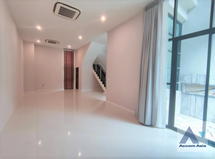 5  3 br Townhouse for rent and sale in Sukhumvit ,Bangkok BTS Ekkamai at The Park lane 22 AA17367