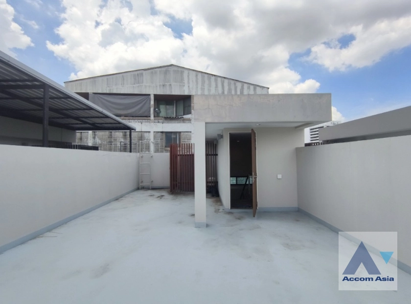 15  3 br Townhouse for rent and sale in Sukhumvit ,Bangkok BTS Ekkamai at The Park lane 22 AA17367