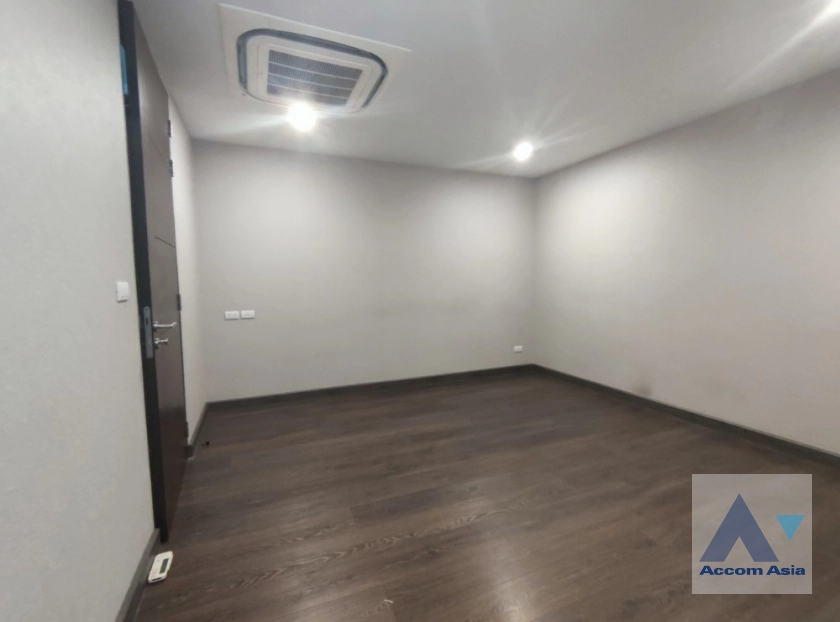 11  3 br Townhouse for rent and sale in Sukhumvit ,Bangkok BTS Ekkamai at The Park lane 22 AA17367