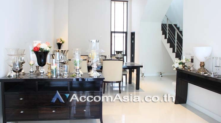 unit 3 Bedrooms  Townhouse For Rent & Sale in Sukhumvit, Bangkok  near BTS Ekkamai (AA17367)