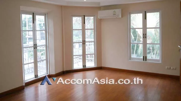  1  5 br Townhouse For Rent in dusit ,Bangkok BTS Surasak AA17368