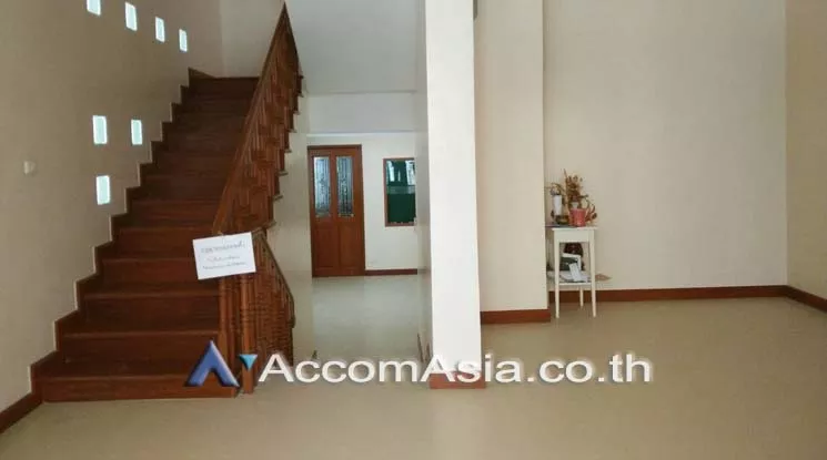 Home Office |  5 Bedrooms  Townhouse For Rent in Dusit, Bangkok  near BTS Surasak (AA17368)