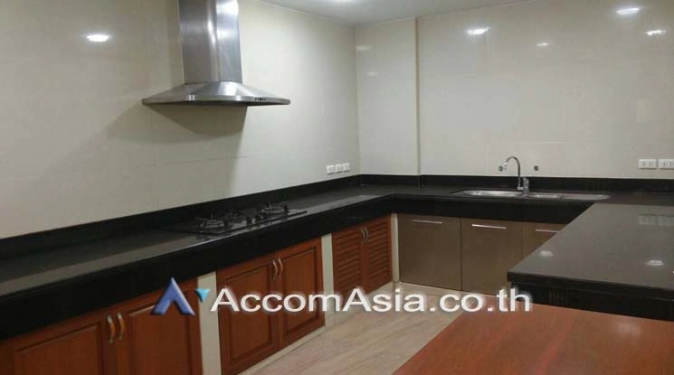 5  5 br Townhouse for rent and sale in Sathorn ,Bangkok BTS Surasak AA17368