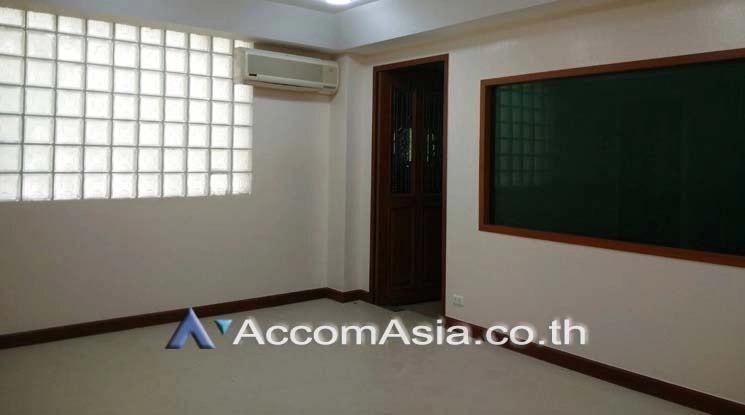 8  5 br Townhouse for rent and sale in Sathorn ,Bangkok BTS Surasak AA17368