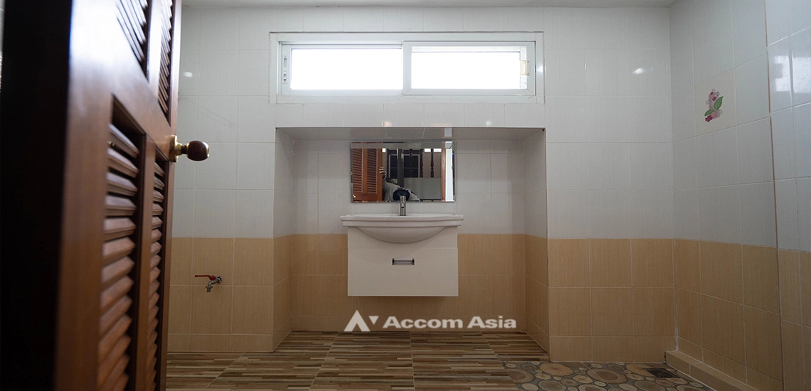 18  5 br House For Rent in Sukhumvit ,Bangkok BTS Ekkamai at Ekkamai Villas AA17416