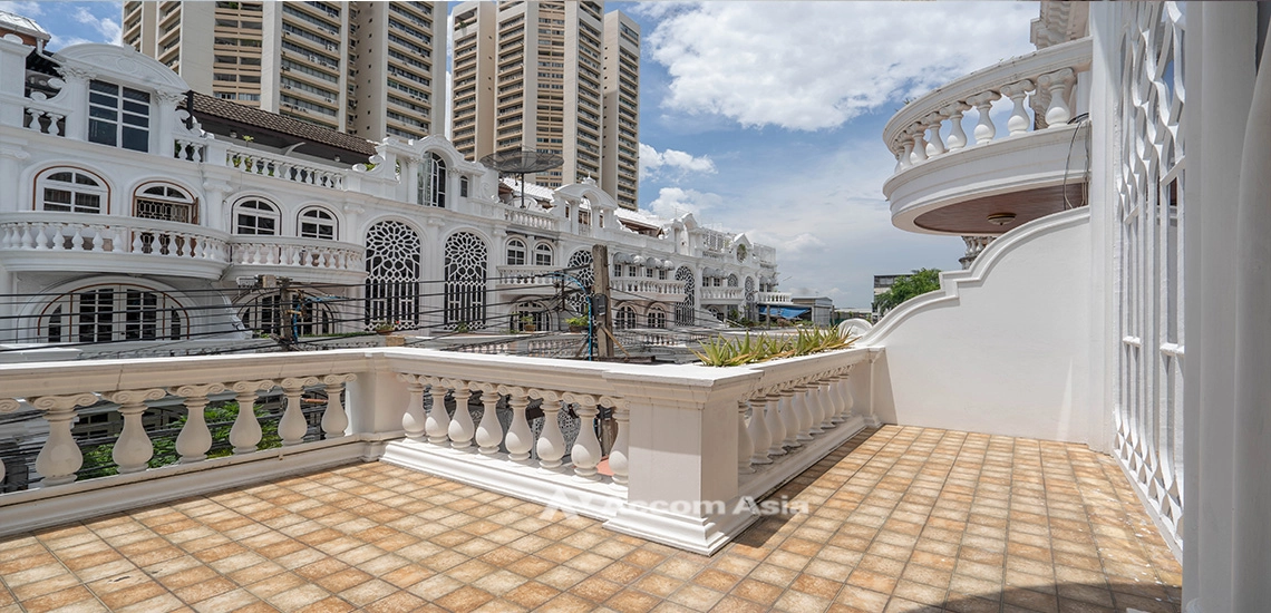 5  5 br House For Rent in Sukhumvit ,Bangkok BTS Ekkamai at Ekkamai Villas AA17416