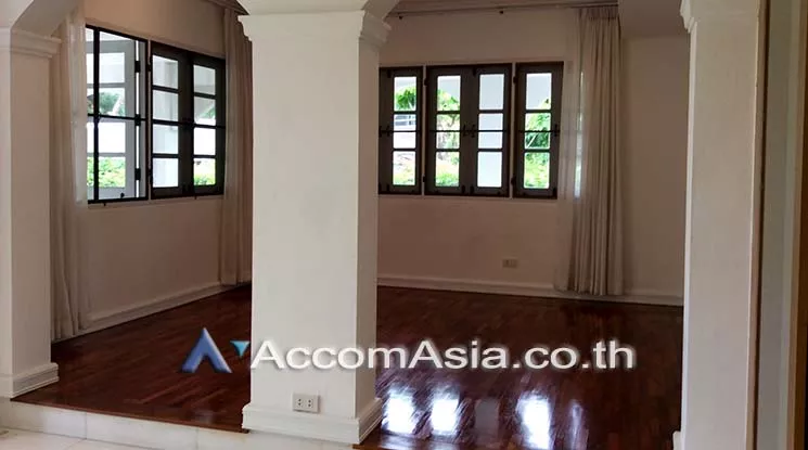 unit 4 Bedrooms  House For Rent in Bang Na, Bangkok  (AA17440)
