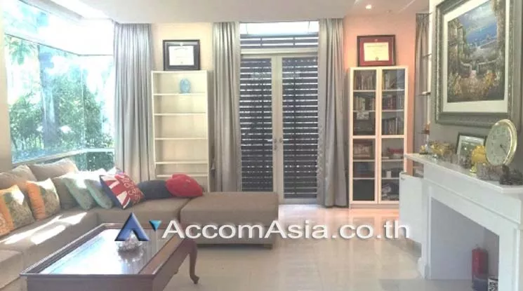 unit 5 Bedrooms  House For Rent in Pattanakarn, Bangkok  (AA17449)