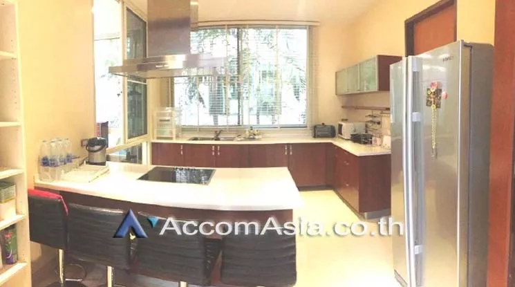  5 Bedrooms  House For Rent in Pattanakarn, Bangkok  (AA17449)