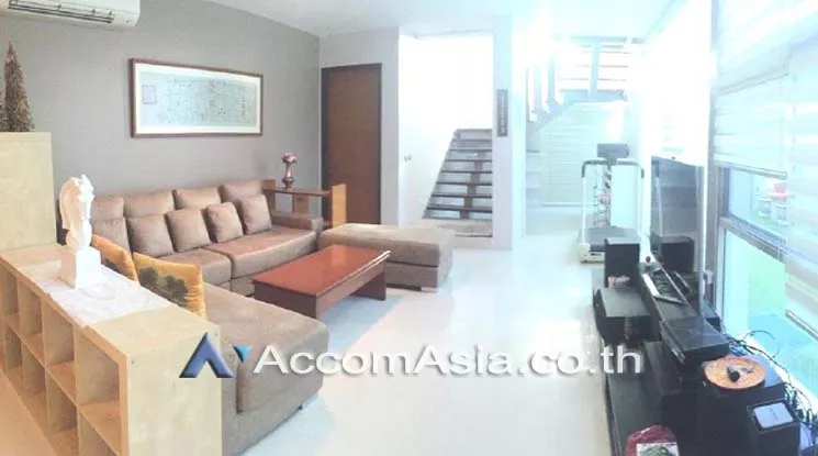 unit 5 Bedrooms  House For Rent in Pattanakarn, Bangkok  (AA17449)