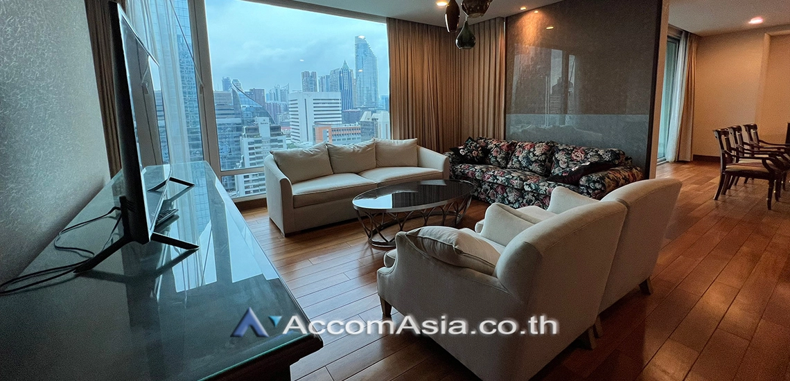 unit 3 Bedrooms  Condominium For Rent in Ploenchit, Bangkok  near BTS Chitlom (AA17468)