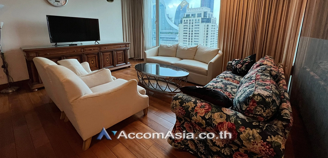  3 Bedrooms  Condominium For Rent in Ploenchit, Bangkok  near BTS Chitlom (AA17468)
