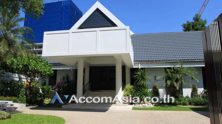  2  7 br House for rent and sale in Sathorn ,Bangkok MRT Lumphini AA17483