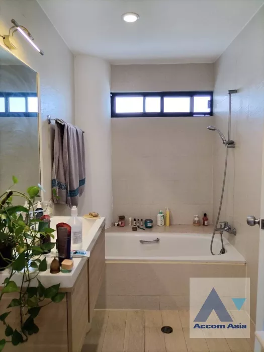 unitBig Balcony, Pet friendly |  3 Bedrooms  Apartment For Rent in Sukhumvit, Bangkok  near BTS Thong Lo (AA17498)