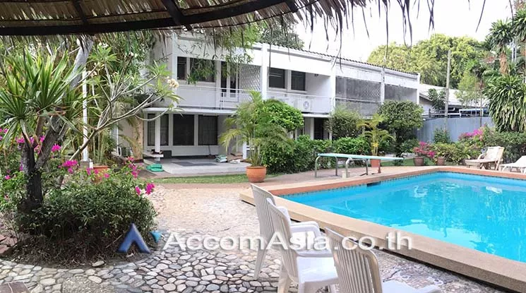  Pool and Greenery Apartment  2 Bedroom for Rent BTS Chong Nonsi in Sathorn Bangkok