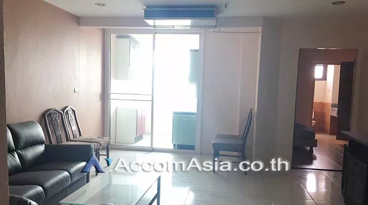 Modern Town Condominium  1 Bedroom for Sale BTS Ekkamai in Sukhumvit Bangkok