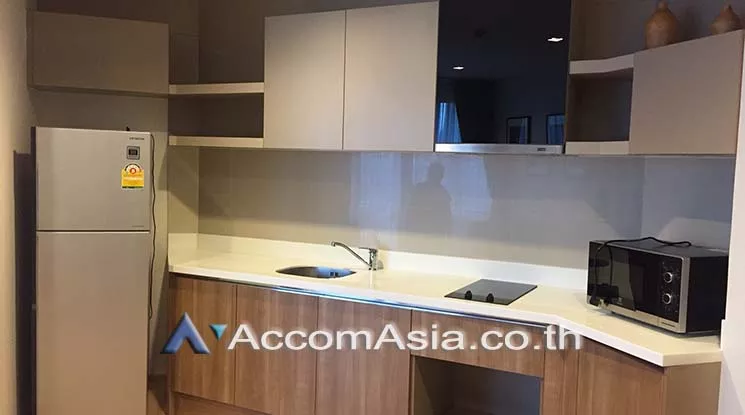  1 Bedroom  Condominium For Rent in Sathorn, Bangkok  near BTS Saphan Taksin (AA17631)