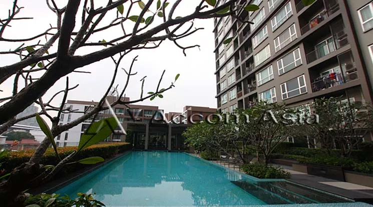  2 Bedrooms  Condominium For Sale in Charoennakorn, Bangkok  near BTS Ekkamai - BTS Wongwian Yai (AA17655)