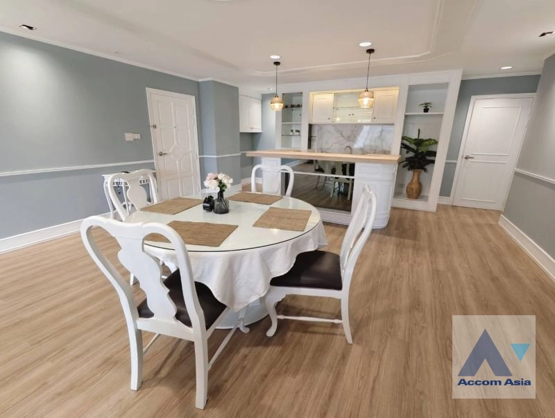 unitPet friendly |  2 Bedrooms  Apartment For Rent in Sathorn, Bangkok  near BTS Surasak (AA17660)