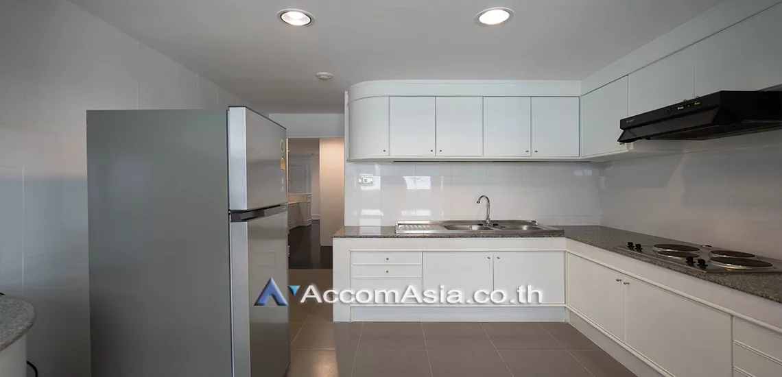  2 Bedrooms  Apartment For Rent in Sathorn, Bangkok  near BTS Surasak (AA17663)