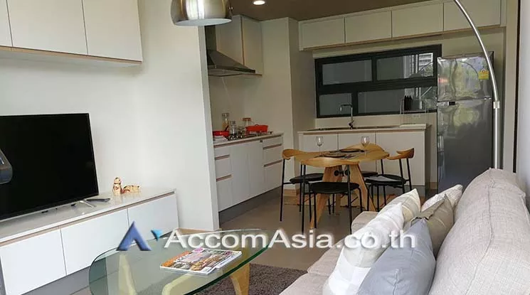 Pet friendly |  2 Bedrooms  Apartment For Rent in Sukhumvit, Bangkok  near BTS Ekkamai (AA17700)