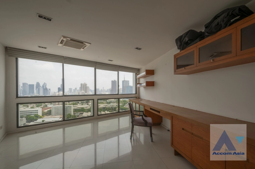Pet friendly |  3 Bedrooms  Condominium For Rent & Sale in Sukhumvit, Bangkok  near BTS Phrom Phong (AA17711)