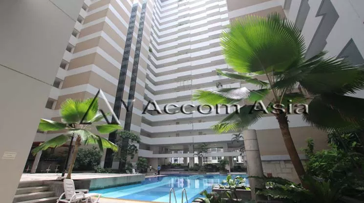  1 Bedroom  Condominium For Rent in Ploenchit, Bangkok  near BTS Ratchadamri (AA17724)