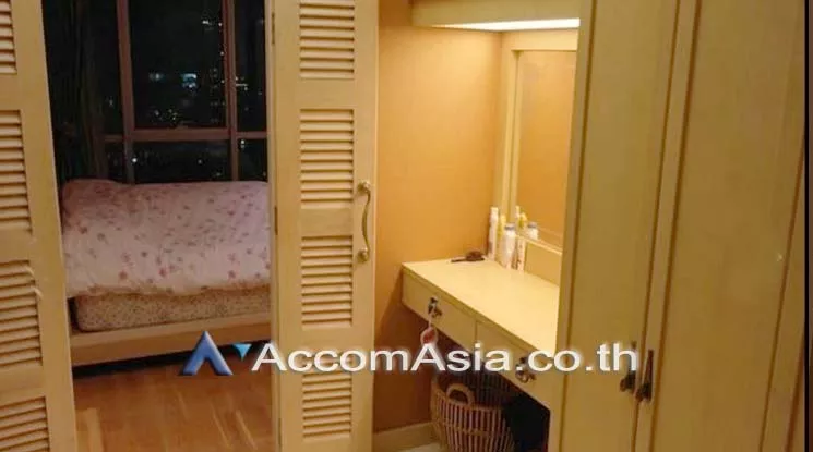 unit 1 Bedroom  Condominium For Sale in Charoen Nakhon, Bangkok  near BTS Krung Thon Buri (AA17752)