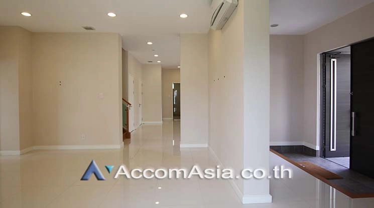unitHome Office |  4 Bedrooms  House For Rent & Sale in Sukhumvit, Bangkok  near BTS Phrom Phong (AA17760)