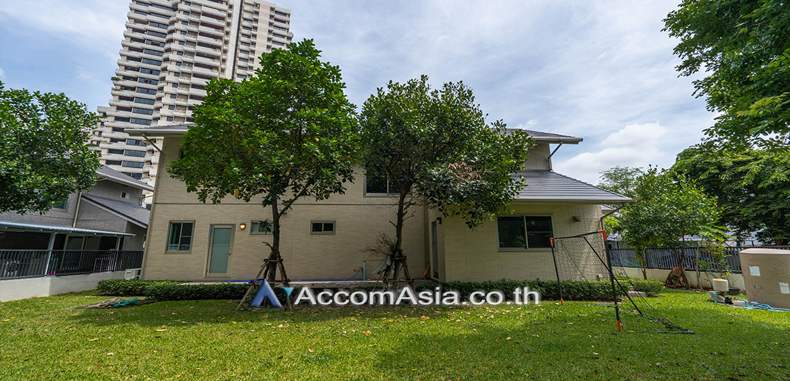 Home Office |  4 Bedrooms  House For Rent in Sukhumvit, Bangkok  near BTS Phrom Phong (AA17761)