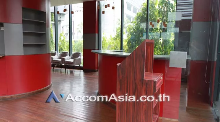 unit Studio  Apartment For Rent in Sukhumvit, Bangkok  near BTS Ekkamai (AA17777)