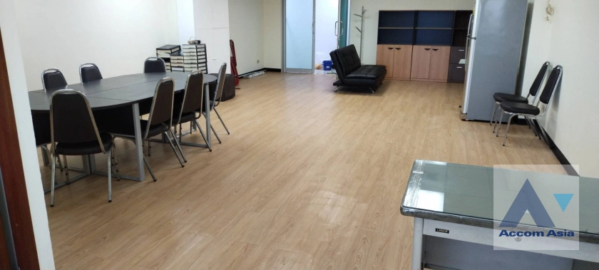  SSP Tower I Office space  studio Bedroom for Rent BTS Ekkamai in Sukhumvit Bangkok