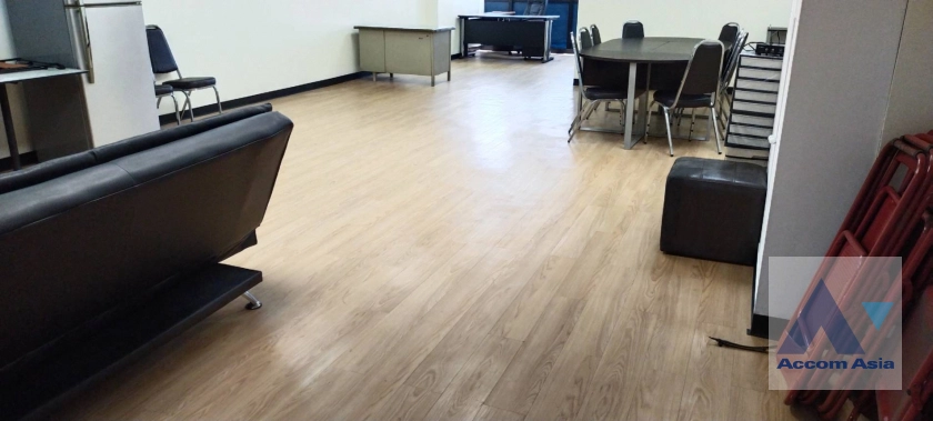 unit Studio  Office space For Rent in Sukhumvit, Bangkok  near BTS Ekkamai (AA17785)