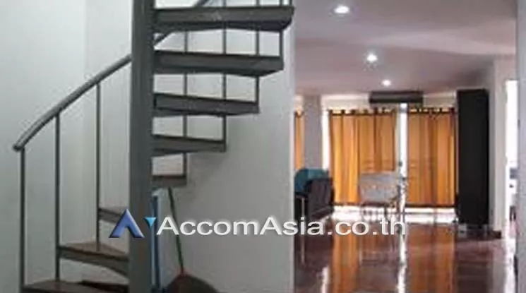  4 Bedrooms  Condominium For Rent in Sukhumvit, Bangkok  near BTS Phra khanong (AA17789)